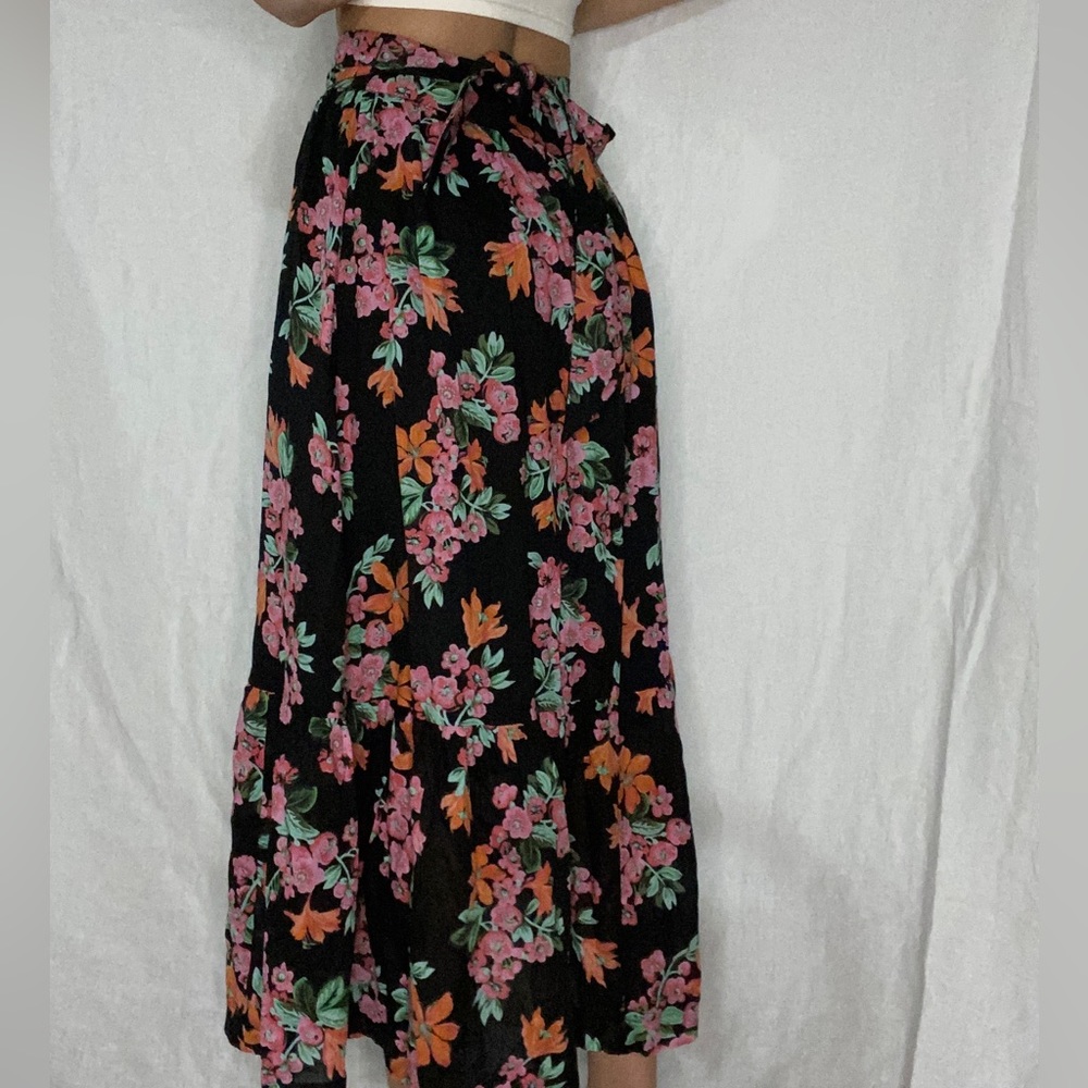 Ann Taylor Maxi Skirt - Picture 2 of 3